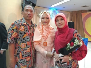 Ada Kado Spesial Wisudawan Spemdalas untuk Para Orangtua