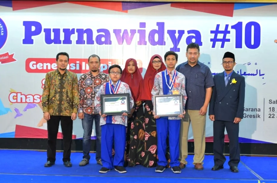 Santai di Kelas, Antusias di HOTS: Dua Siswa SDMM Peraih Nilai Sempurna Matematika