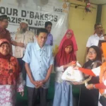 Di Bali, Tour de Baksos Lazismu Jatim Bagikan Sembako pada Muslim Jembrana