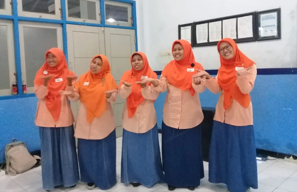 Diklat Wali Kelas SD Mugeb dengan Permainan Sarat Makna