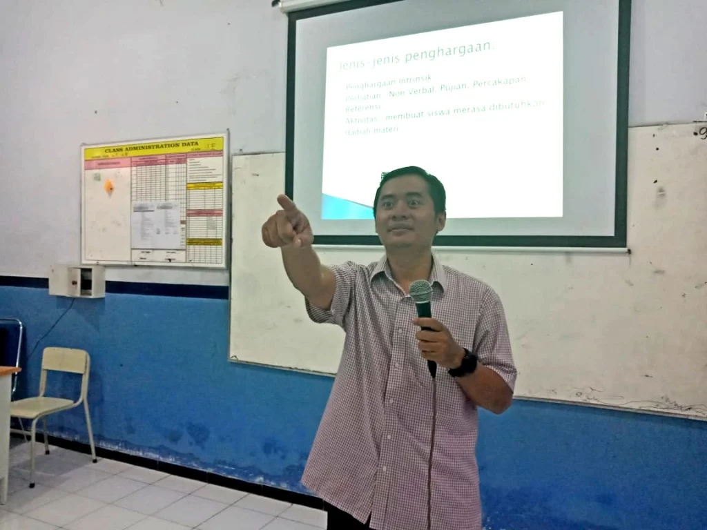 Ini Contoh Penghargaan dan Teguran yang Boleh Diberikan Wali Kelas