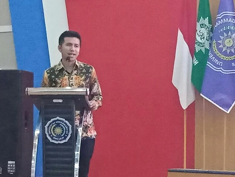 Kecanggihan Teknologi Tidak Akan Bisa Membuat Guru yang Miliki Hati Useless