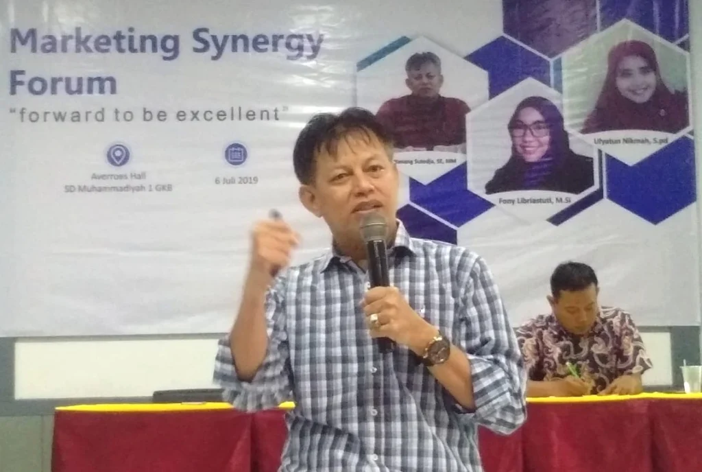 Sekolah Bisa Belajar dari Pergeseran Manajemen Marketing, Produk ke Layanan