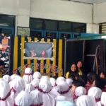 Sosialisasi Pentingnya Beli Obat di Apotek, Fakultas Farmasi Unair Gelar Teater Boneka di SDMM