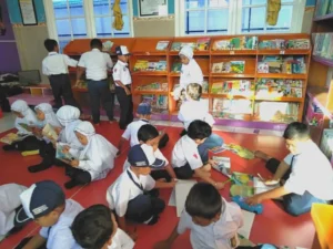 MOS Mimdaka Ajak Siswa Baru ‘Ayo ke Perpustakaan’ Taman Ilmu