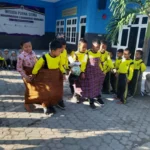 Lucunya Balap Sarung Siswa Mimdaka