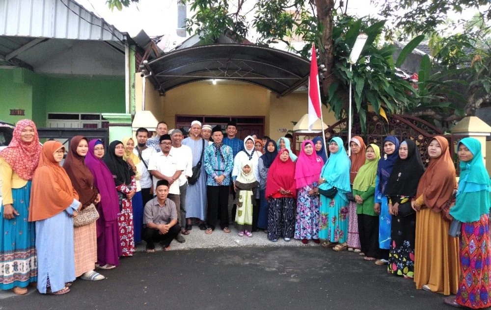 Bagaimana Hukum Haji Badal, Menghajikan Orangtua yang Sudah Wafat atau Fisiknya Lemah?