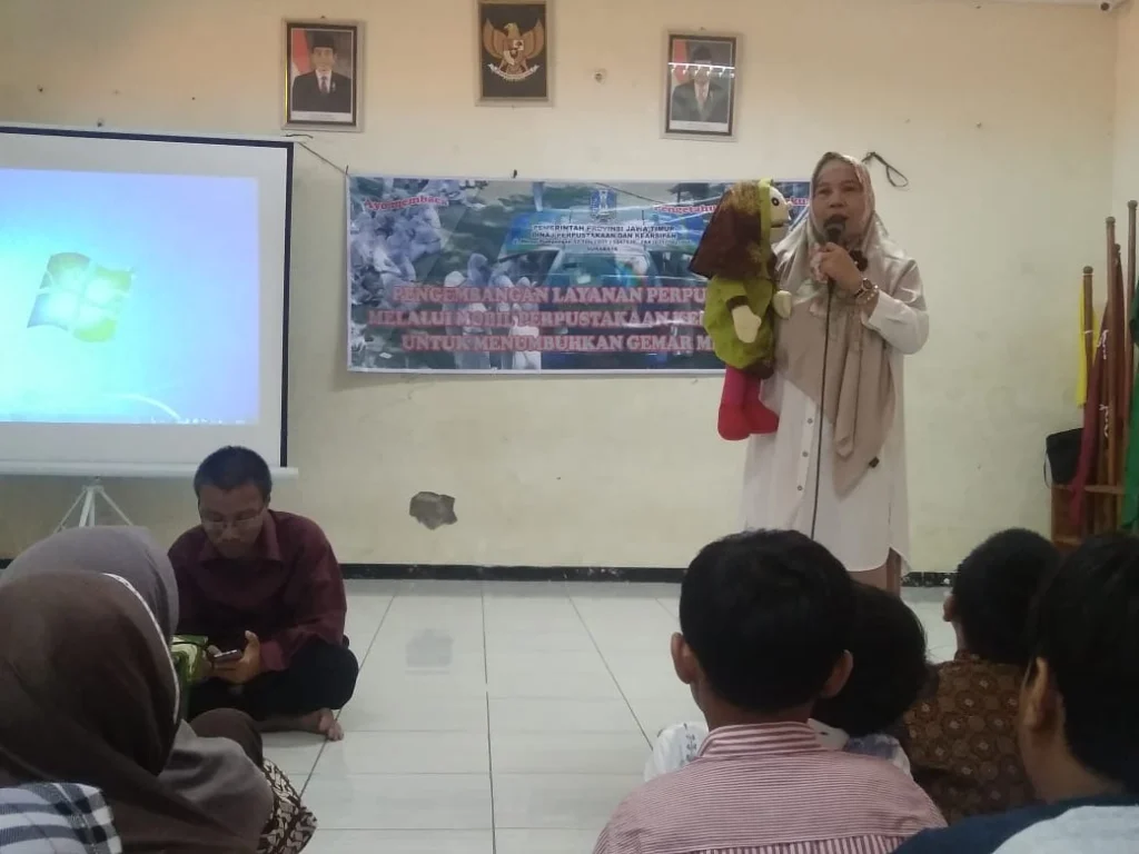 Disperpusip Jatim Gelar Bimbingan Literasi dan Pengenalan Perpustakaan di Sekolah Kreatif SDM 16 Surabaya