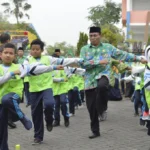 Kepala Dinas Pendidikan Gresik pun Ikut Senam Sambut Lomba LSSN 2019 di Berlian School