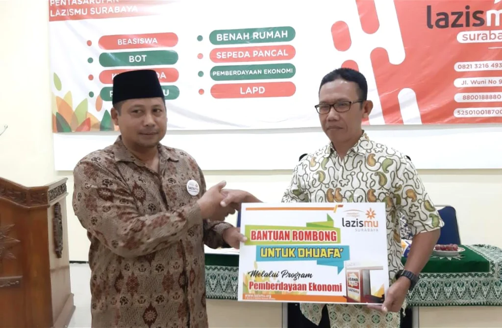 Senangnya Pedagang Kikil Ini Terima Bantuan Rombong dari Lazismu Kota Surabaya