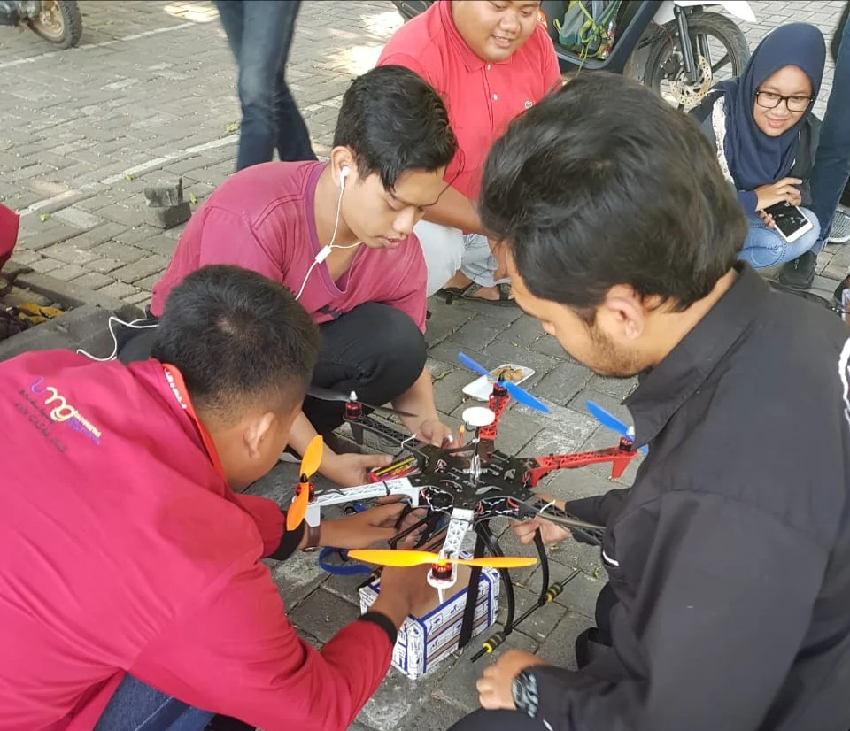 Mahasiswa Prodi Teknik Industri UMG Berkompetisi Terbangkan Delivery Drone