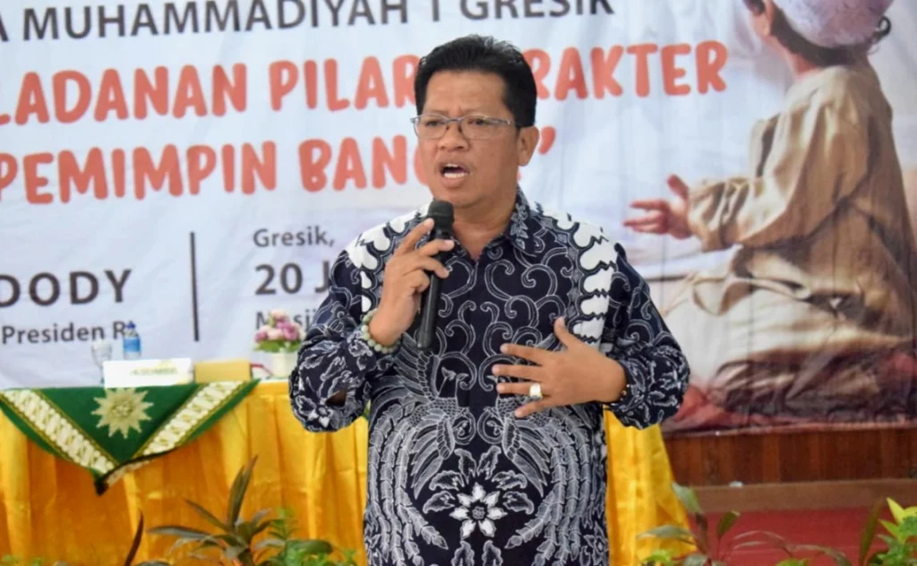 Di Depan Wali Murid Smamsatu, Asisten Staf Khusus Presiden Ini Sampaikan Empat Cara Membangun Hubungan Baik dengan Anak