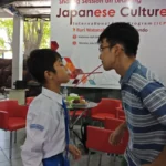 Saat Mahasiswa Jepang Adu Ketangkasan Estafet Gelang Karet di Spemdalas