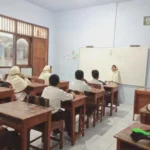 Wow! Perkenalan Guru di Sekolah Ini Pakai Enam Bahasa