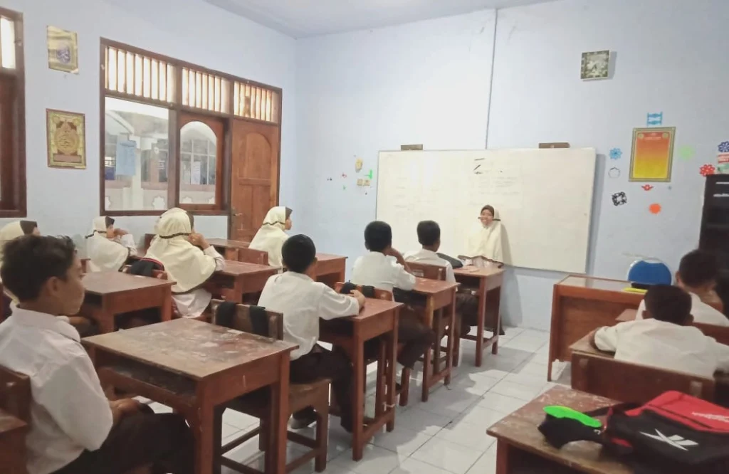 Wow! Perkenalan Guru di Sekolah Ini Pakai Enam Bahasa