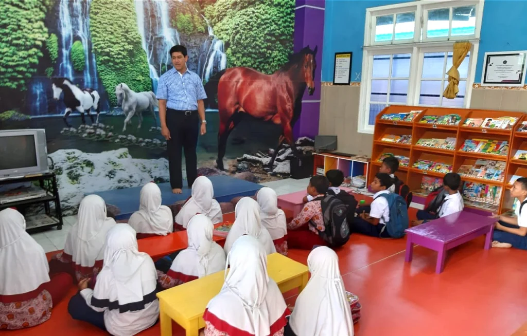 Kunjungi Perpustakaan Taman Ilmu Mimdaka, Ini Pesan CEO PT KML