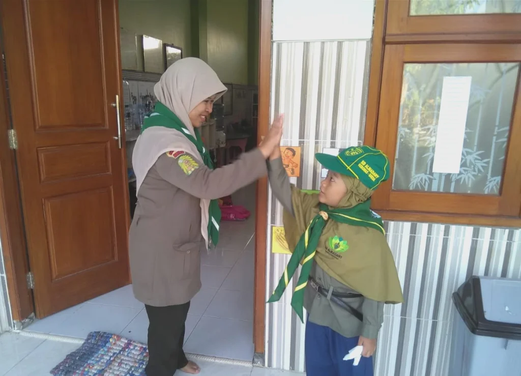 Unik! Sebelum Masuk Ruang Kelas, Siswa SD Almadany Harus Pilih Lima Password Ini