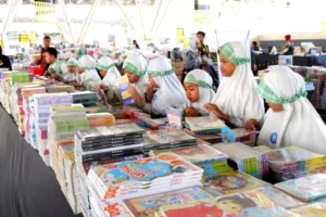 Bonus Ganda bagi Siswa SDMM yang Rajin Kunjungi Perpustakaan: Diajak ke Perpusda dan ‘Ditraktir’ Pilih Buku di Pameran