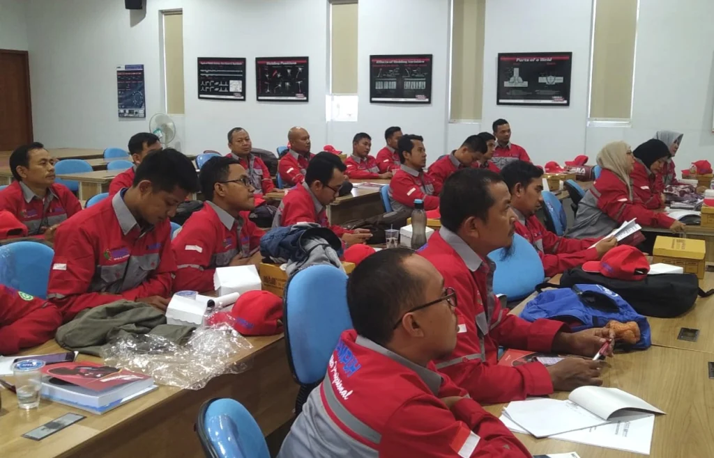 Guru SMK Muhammadiyah Jadi Peserta Diklat Welder di Kampuh Welding Indonesia