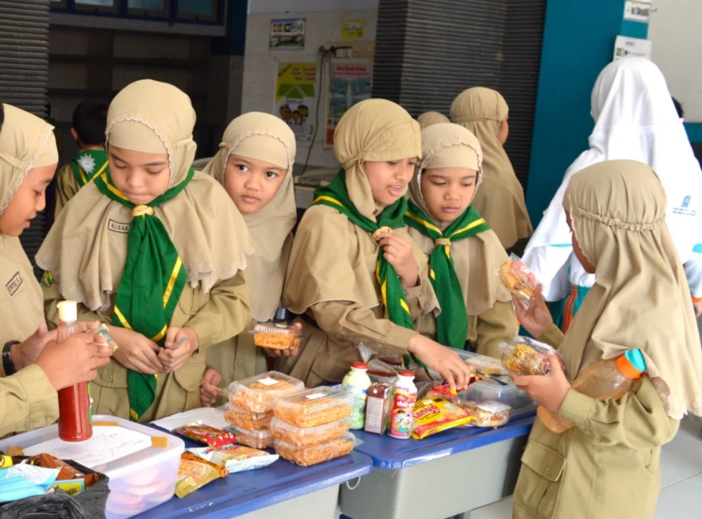 Enterpreneur Day SD Mugeb: Ajari Siswa Berwirausaha Sekaligus Berbahasa Inggris