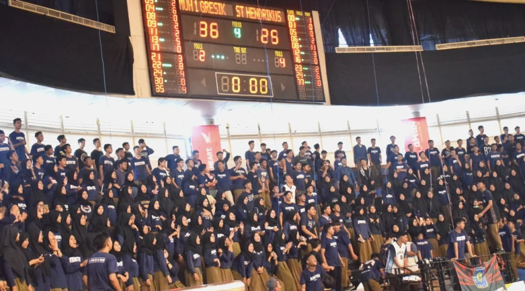 Didukung 400 Supporter yang Heboh, Tim Basket Smamsatu Menangi Pertandingan Perdana