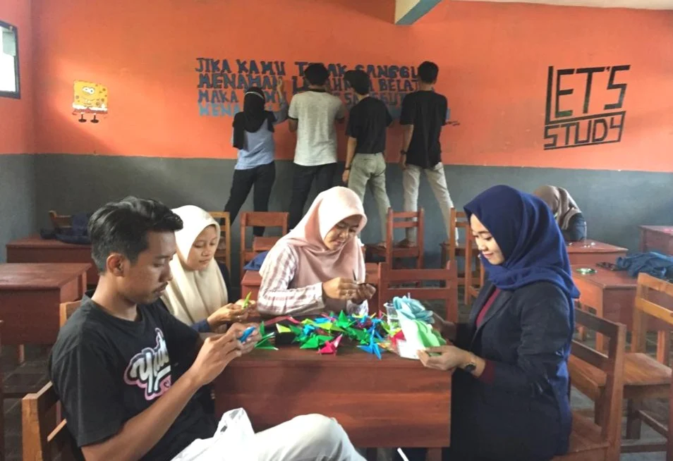 Ini Cara Mahasiswa KKN UMG agar Siswa MTsM 5 Bawean Tak Jenuh di Kelas