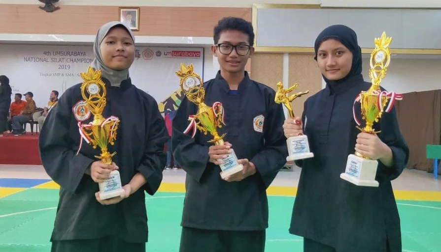 Smamsatu Borong Piala di Kejuaraan Silat Nasional, Gelar Pesilat Terbaik Diboyong ke Gresik