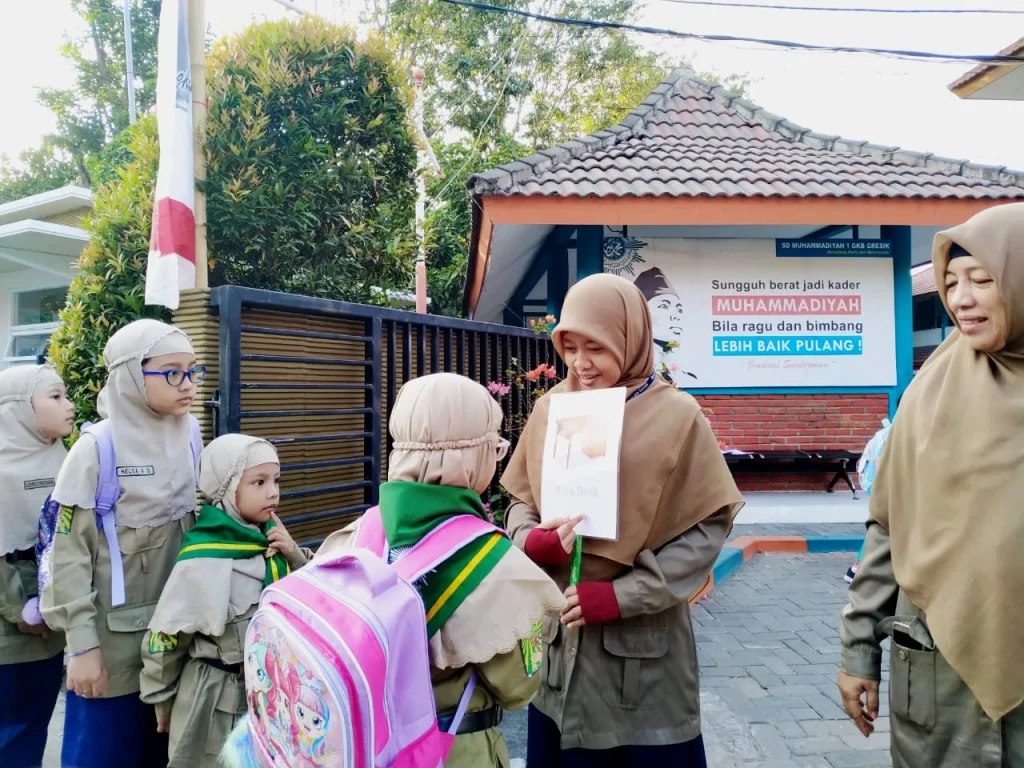 Perbanyak Kosa Kata, SD Mugeb Terapkan English Password di Pintu Gerbang Sekolah