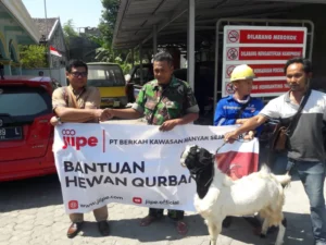 PT. BKMS Berbagi Hewan Kurban untuk Masyarakat Sekitar Kawasan Industri JIIPE