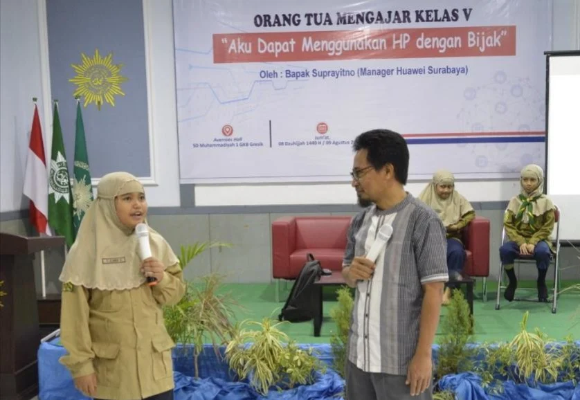 Orangtua Mengajar SD Mugeb: Gunakan HP secara Bijak, jika Tidak Bisa Berurusan dengan Polisi