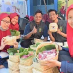 Diet Plastik, Smamsatu Mengemas Daging Kurban dengan Daun Pisang dan Besek Bambu
