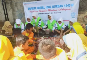 Baru Tahu Cara Gunakan Timbangan ‘Kodok’ saat Ikuti Baksos Idul Adha di Desa