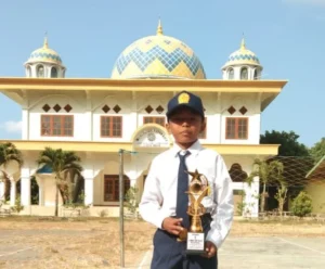 Anak Yatim Siswa MTsM 5 Bawean Ini Siap Menangi Lomba Lari 5000 KKMTs Kabupaten Gresik