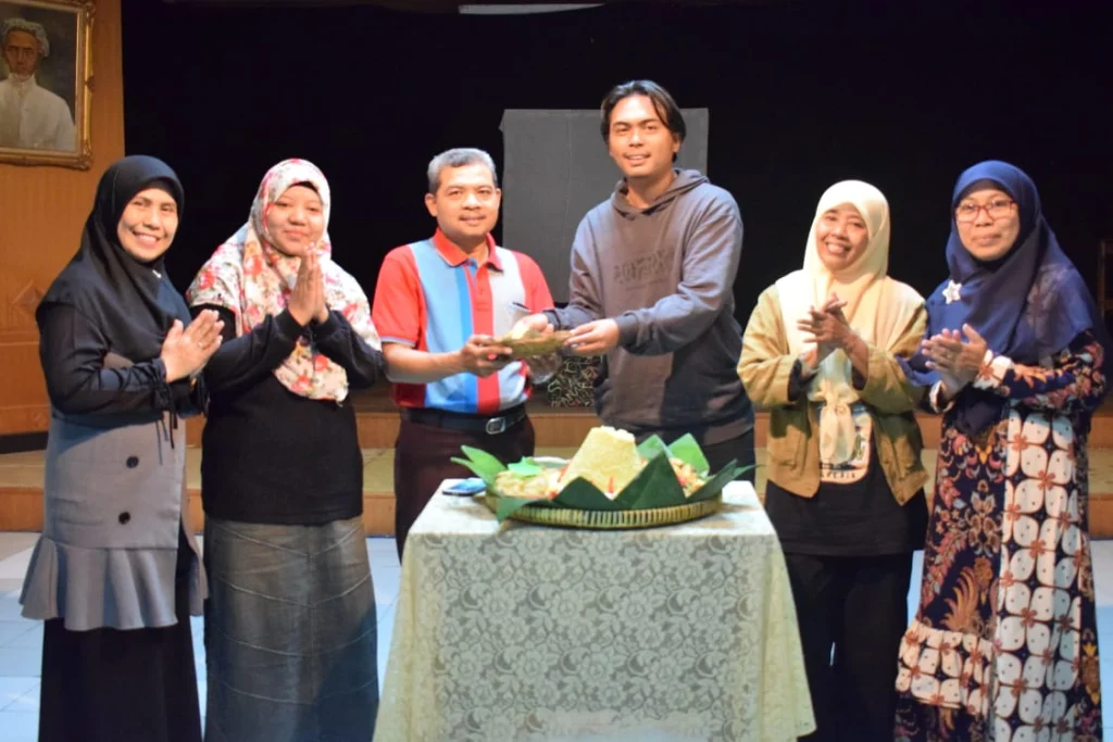 Tasyakuran Teater Extra Smamsatu: Jadilah Pelaku, Bukan Pemain Teater