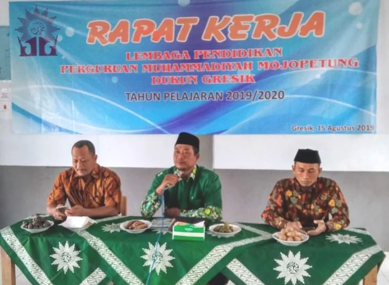 Perguruan Muhammadiyah Mojopetung Diminta Jadi Bola Karet