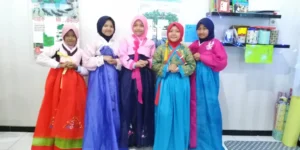 Siswa ICP Spemdalas Ikuti Parade Baju Khas Negara-Negara