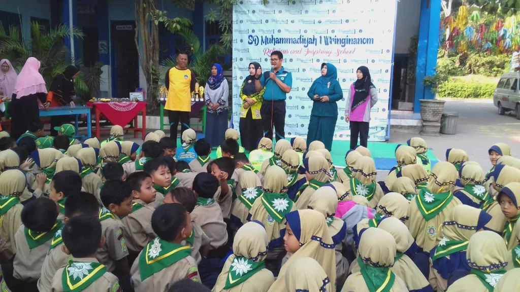 Bekerja Sama dengan Puskesmas, SD Muwr1 Praktikkan Cara Cuci Tangan yang Benar