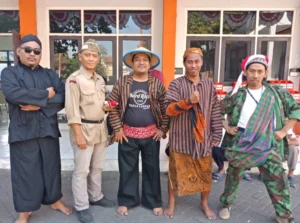 Uniknya Kostum Guru Spemdalas di Peringatan HUT Ke-74 RI