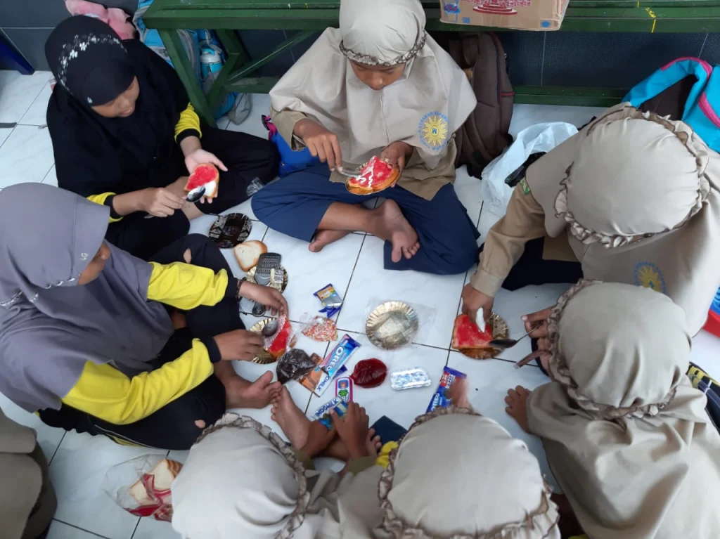 Roti Tawar Jadi Indah dan Lezat di Tangan Siswa Mimdaka