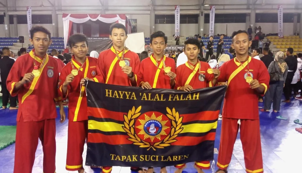 Enam Emas Digondol Tim Tapak Suci Laren dan SMA Muga Parengan dari Kejuaraan Pencak Silat Internasional Ini