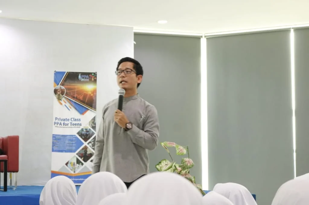 Guest Teacher Smamio: Dua Hal Ini Menyebabkan Remaja Butuh Pertolongan Allah