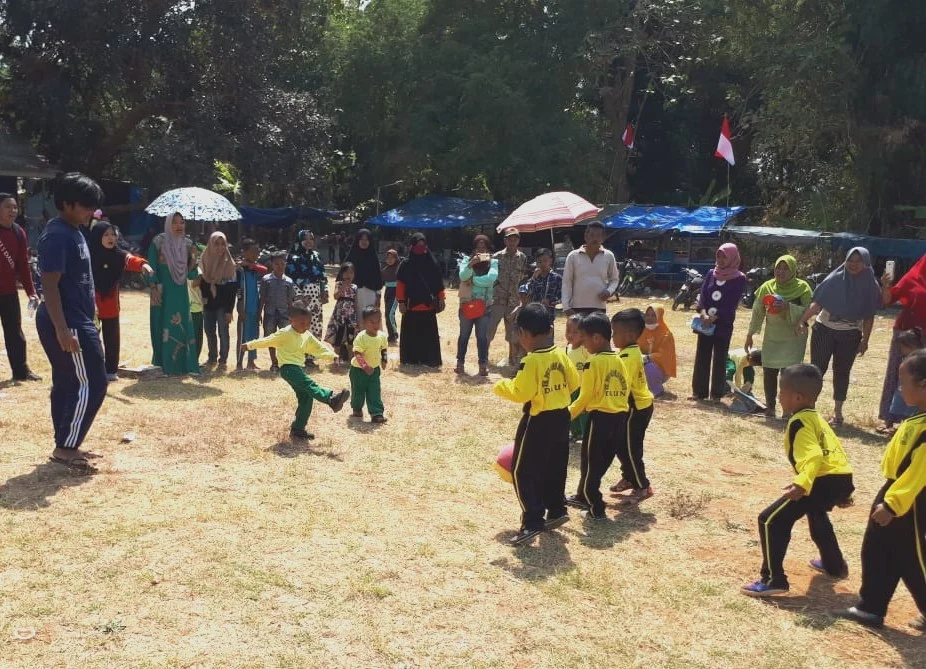 Lucunya Futsal Antar-TK di Bawean, Bola Dioper ke Lawan, Ortu Protes Anaknya Jadi Cadangan