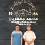 ATM Ini Bisa Menjawab, Kenapa Jamaah Shalat Masjid Jogokariyan Membeludak