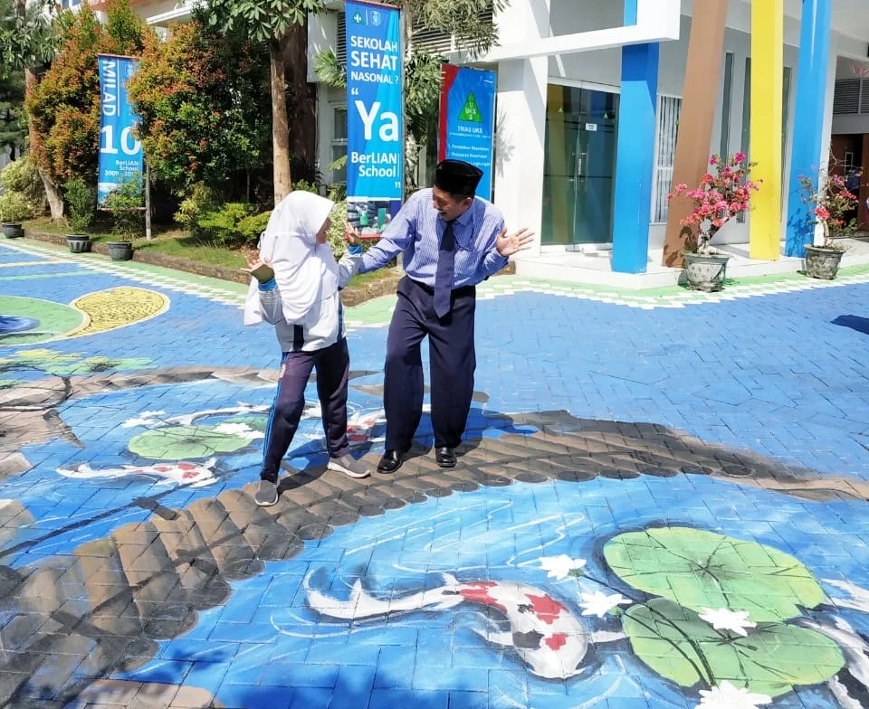 Indahnya Paving Literasi ala Berlian School