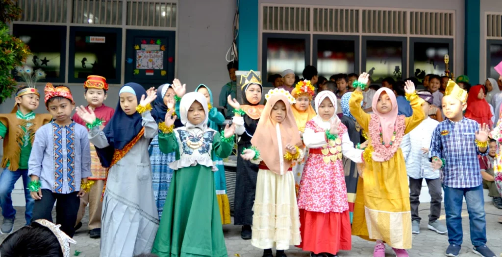 Siswa SD Mugeb Kampanyekan Hidup Rukun lewat Parade Tematik