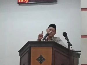 Guru Harus seperti Bumi, Bergerak secara Rotasi dan Revolusi