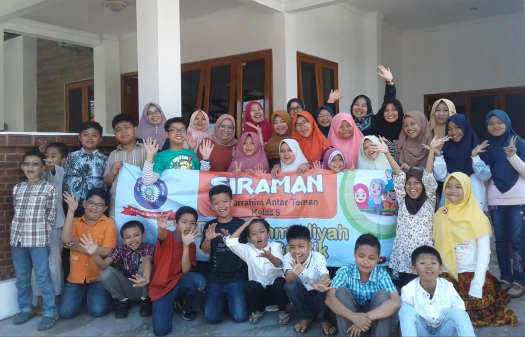 Siraman SDMM: Dari Praktik Adab Bertamu hingga Mengelola Acara dengan Berbahasa Inggris
