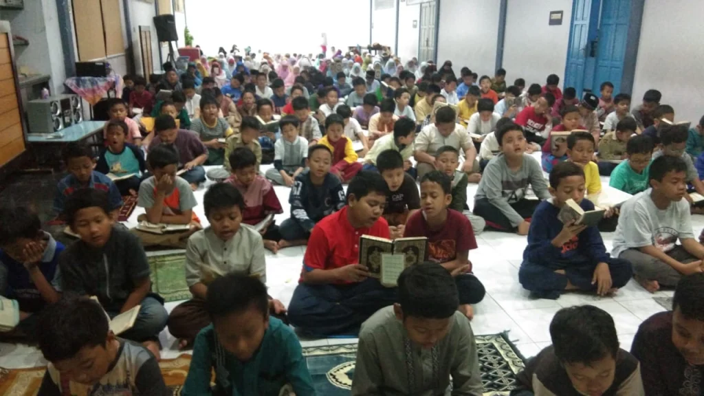 Ada Shalat Malam dan Murajaah Alquran dalam Kemah Pandu HW Qabilah Berlian School