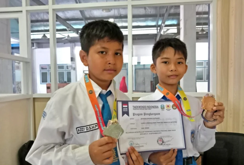 Strategi Jitu di Balik Kemenangan Dua Siswa Spemdalas Ini pada Kejuaraan Taekwondo Tingkat Jatim