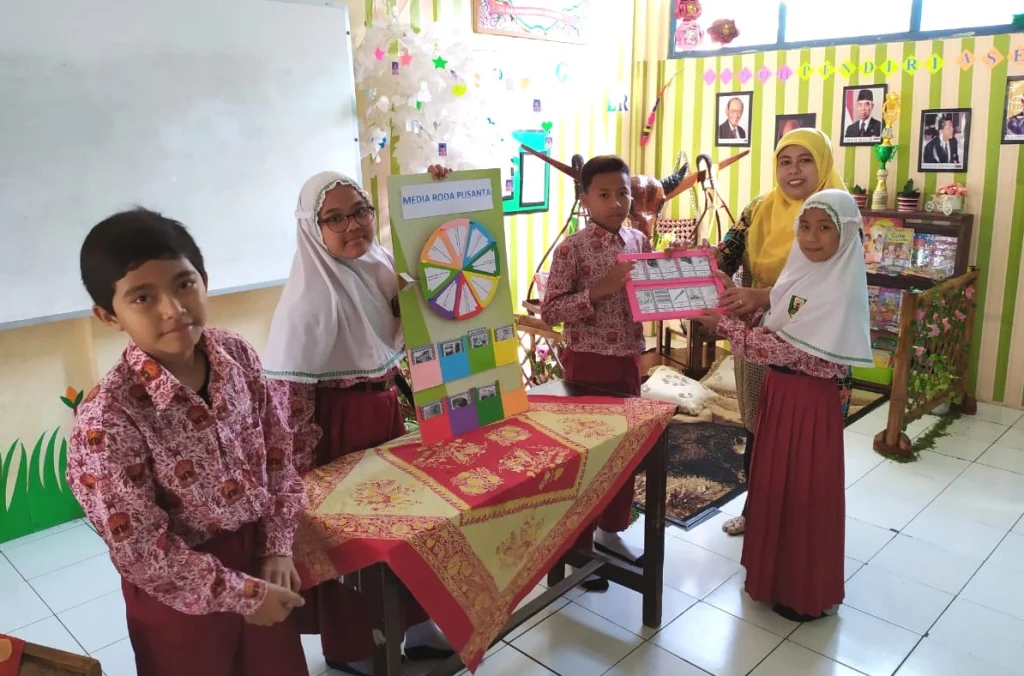 Ciptakan ‘Roda Pusanta’, Guru SD Muri Ini Ingin Siswanya Belajar Bahasa Arab secara Menyenangkan